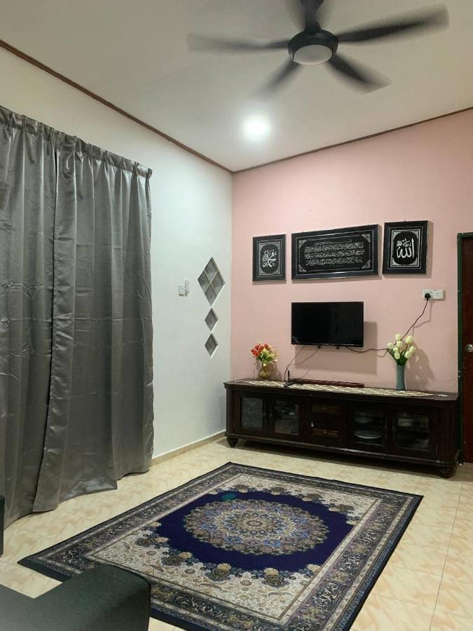 Lavender Homestay Desa Chendering 3 Bedrooms Kuala Terengganu Exterior foto