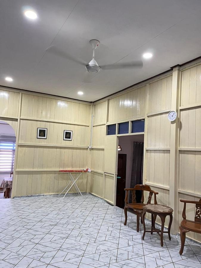 Lavender Homestay Desa Chendering 3 Bedrooms Kuala Terengganu Exterior foto